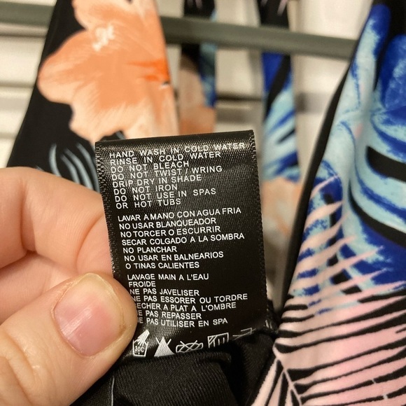 DKNY Black And Blue Floral One Piece Swimsuit Size Medium - Picture 15 of 15